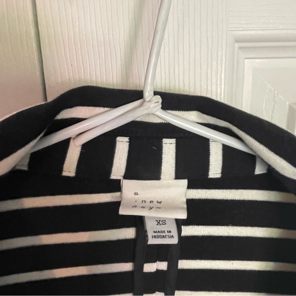 Striped Blazer - Picture 4 of 5